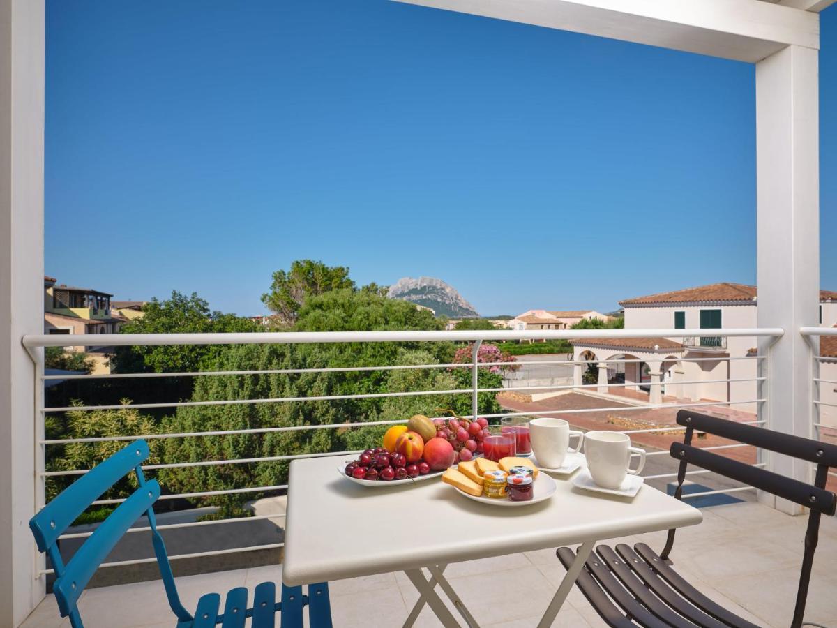 Felix Hotels - Hotel Residence Porto San Paolo Bagian luar foto
