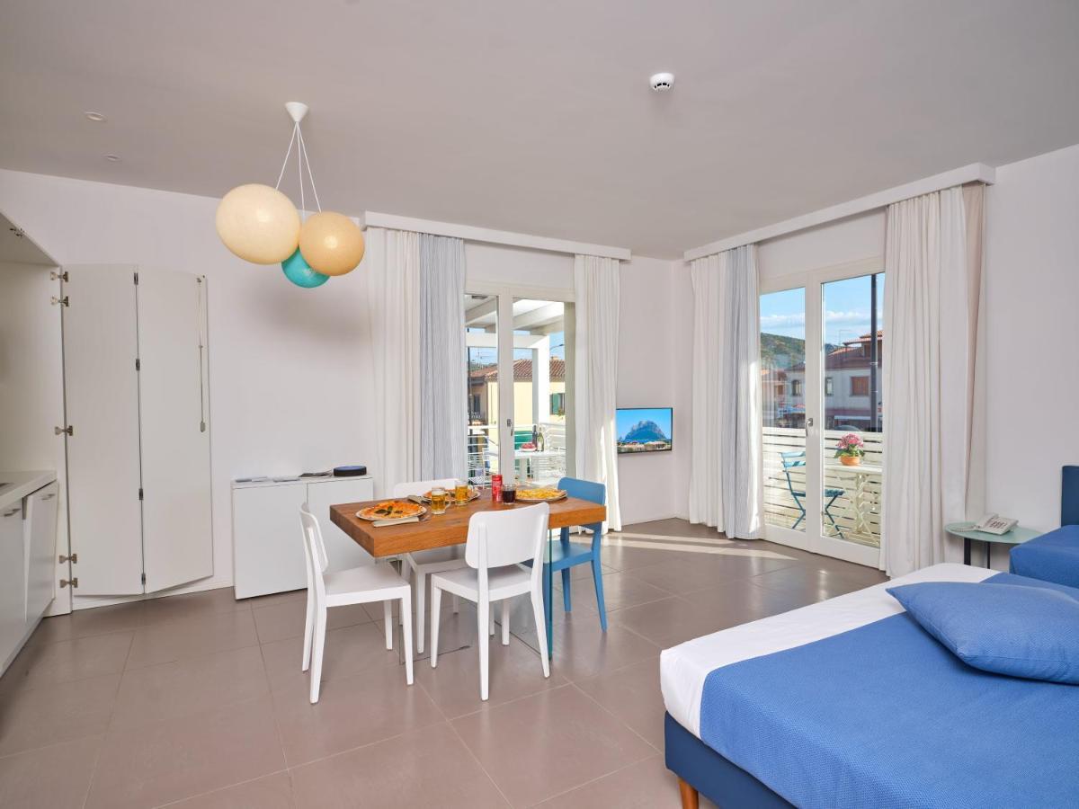 Felix Hotels - Hotel Residence Porto San Paolo Bagian luar foto
