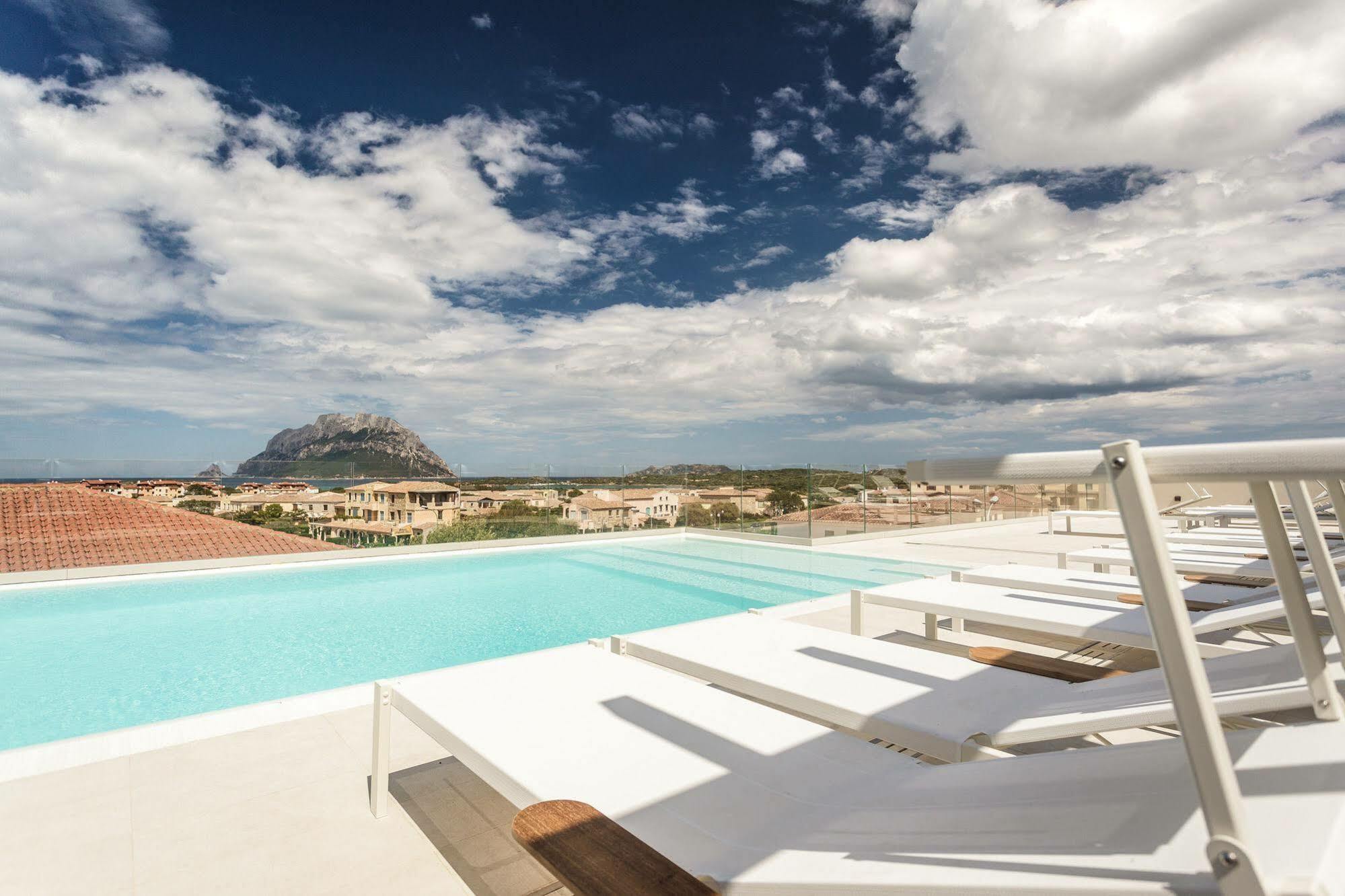 Felix Hotels - Hotel Residence Porto San Paolo Bagian luar foto